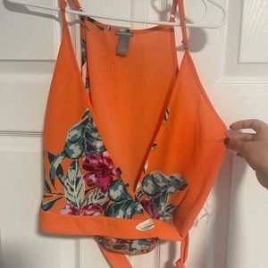 NWT SUMMER CROP TOP
